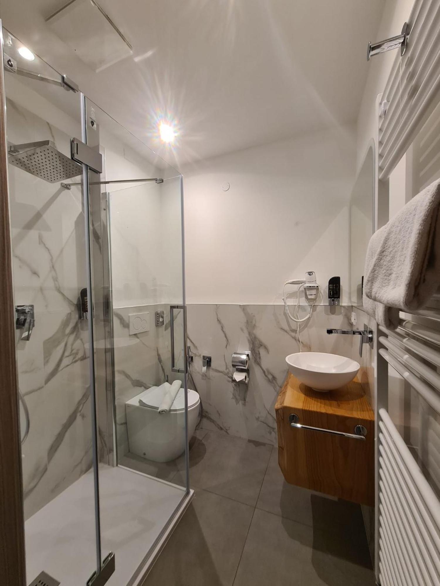 Hotel Asterix ボルツァーノ エクステリア 写真